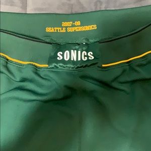 NWT 07-08 Seattle Supersonic shorts